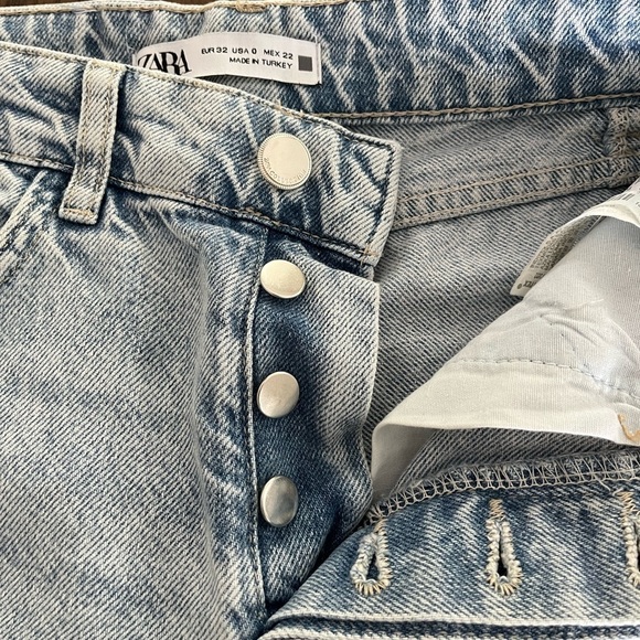 ZARA High Waisted Distressed Denim Jeans, Size 0. - Picture 4 of 6